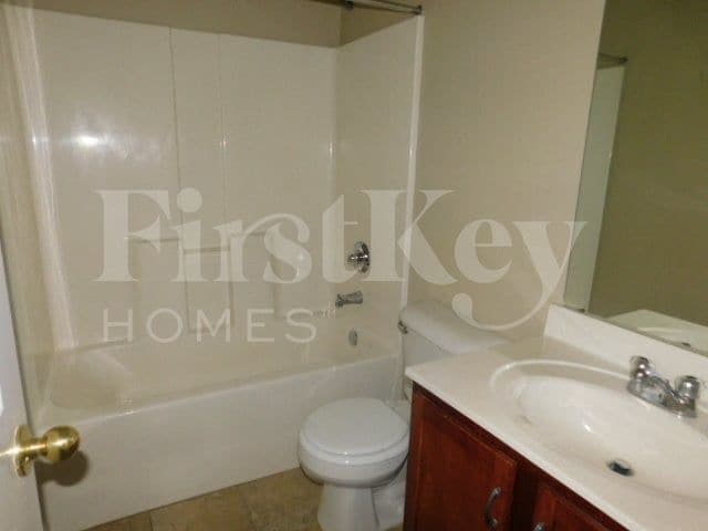 Building Photo - 4655 Tulip Creek Dr