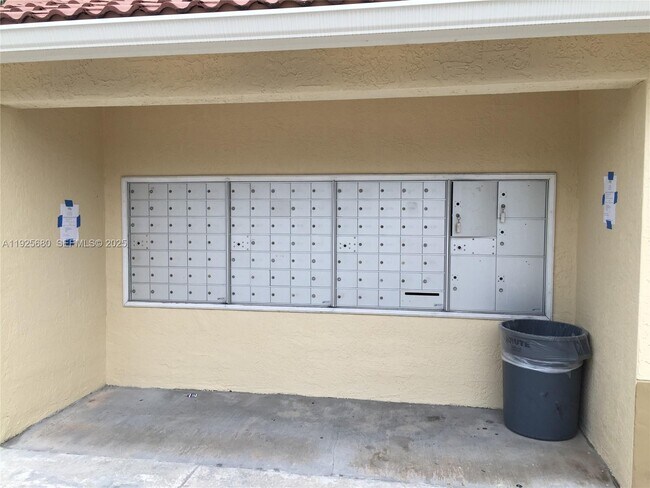 Building Photo - 8940 NE 8th Ave