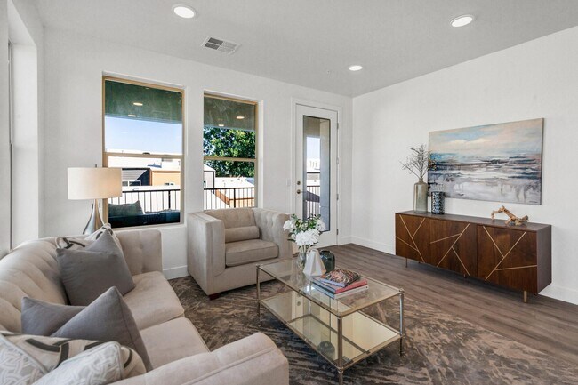 Building Photo - Discover Encore at Aria