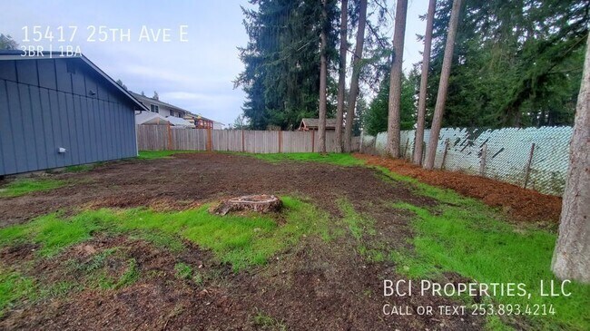 Building Photo - 15417 25th Ave E