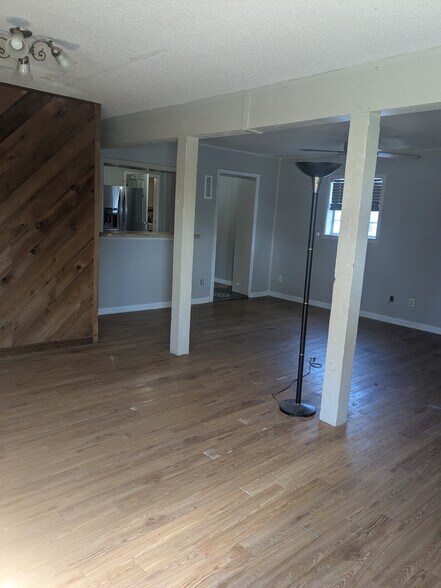 Spacious living room - 165 Cherokee Ave