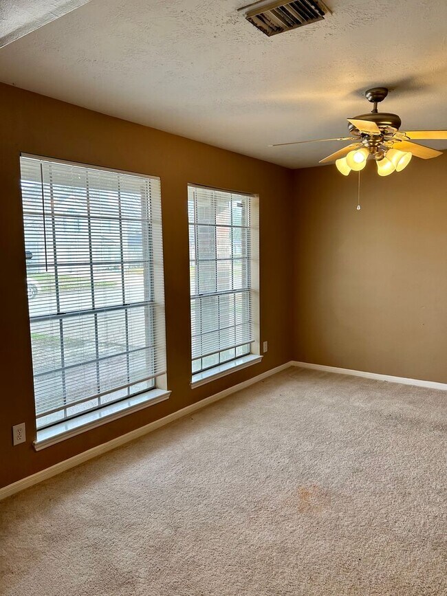 Building Photo - 18315 Willow Moss Dr