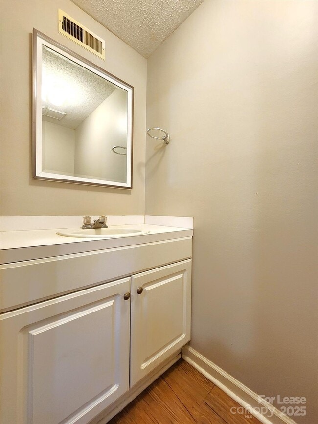 Building Photo - 2105 Bertha St