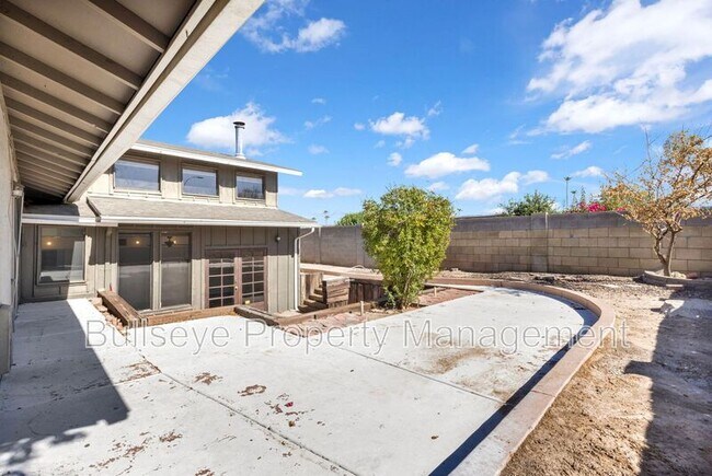 Building Photo - 1333 E Donner Dr