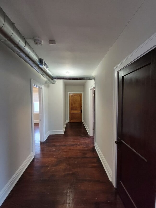 Building Photo - Kingshighway &amp; Lansdowne Apts.