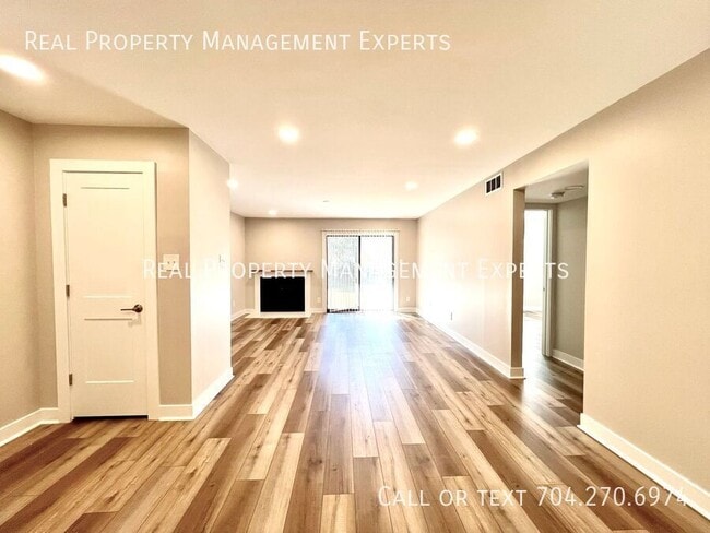 Building Photo - 3021 Heathstead Place