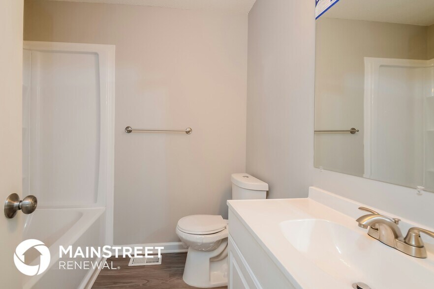 Building Photo - 1003 Oak Blvd