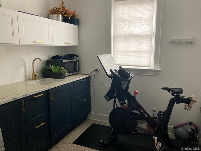 Building Photo - 2 Red Ground Rd