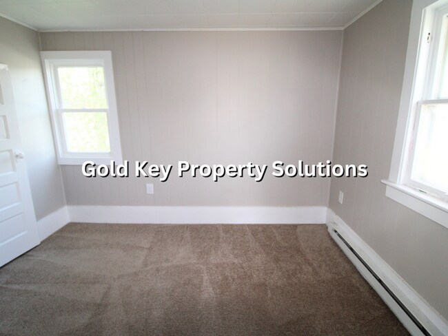 Building Photo - 919 E 6th St