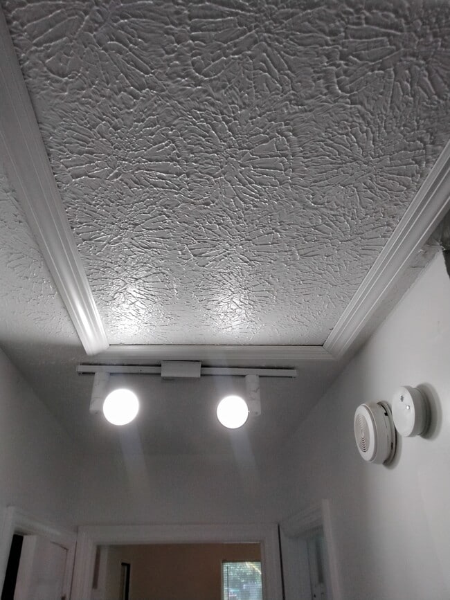 Building Photo - 118 SW Fairway Ave