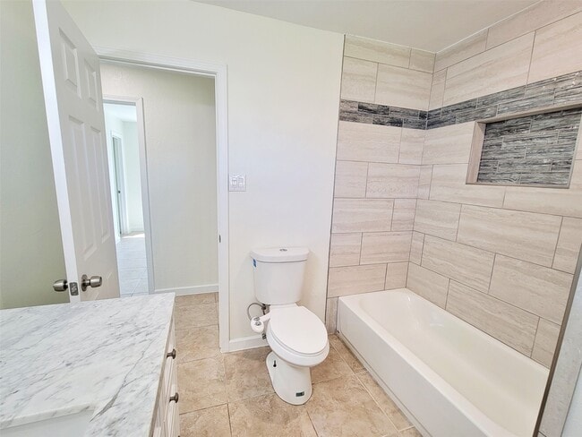 Building Photo - 519 N Shady Ln