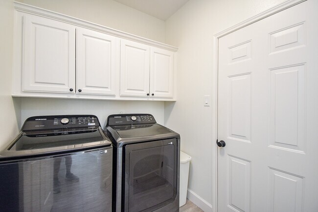 Building Photo - 5926 Brook Bend Dr