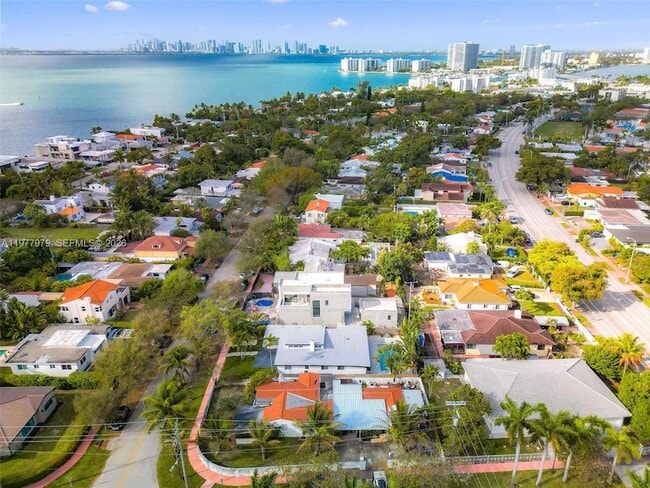 Building Photo - 1519 Biarritz Dr