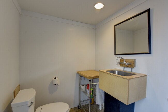 Building Photo - 113 Neese Dr