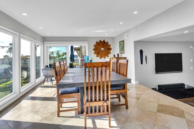 Building Photo - Gorgeous ocean view home at Windansea Beach!