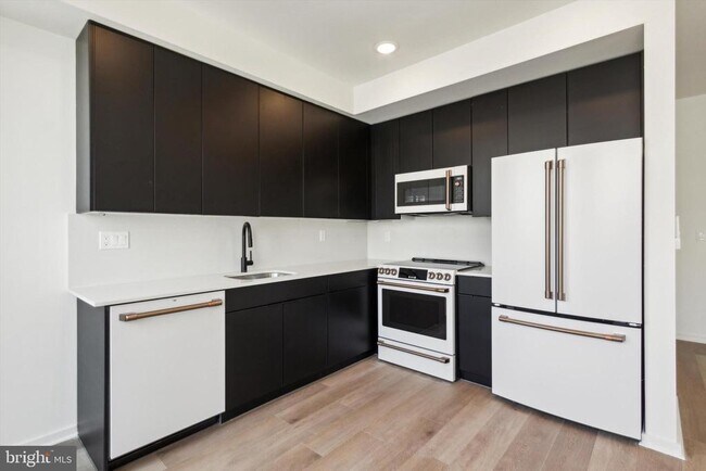 Building Photo - 225 N 12th St