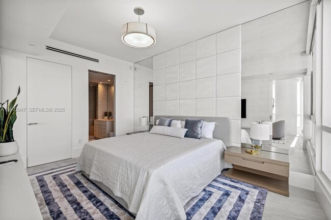 Building Photo - 100 South Pointe Dr