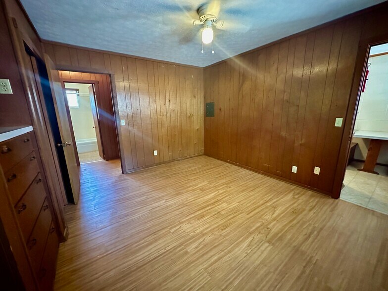 Building Photo - 207 Auburn Dr