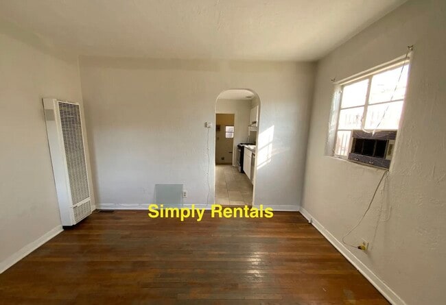 Building Photo - 208 University Blvd SE