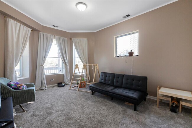 Building Photo - 4404 S Prairie Ave