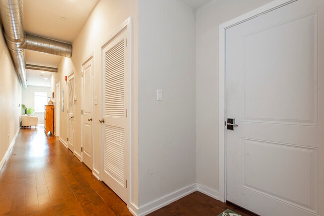 Building Photo - 830 S 4th St