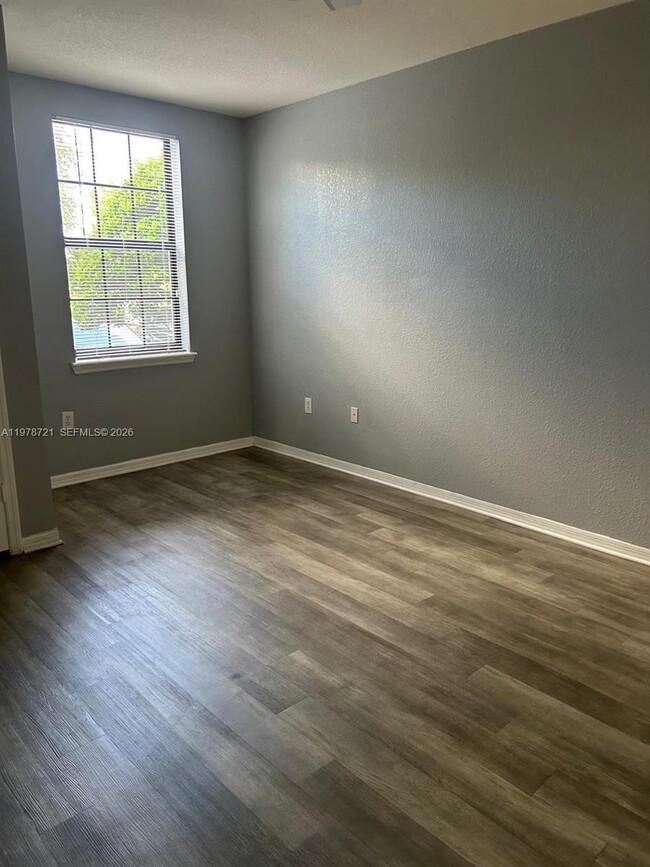 Building Photo - 5550-5550 E Michigan St