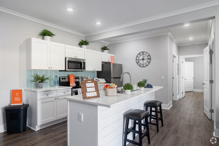 2BR, 2BA - 1153SF - Kitchen - Everett at Port Wentworth