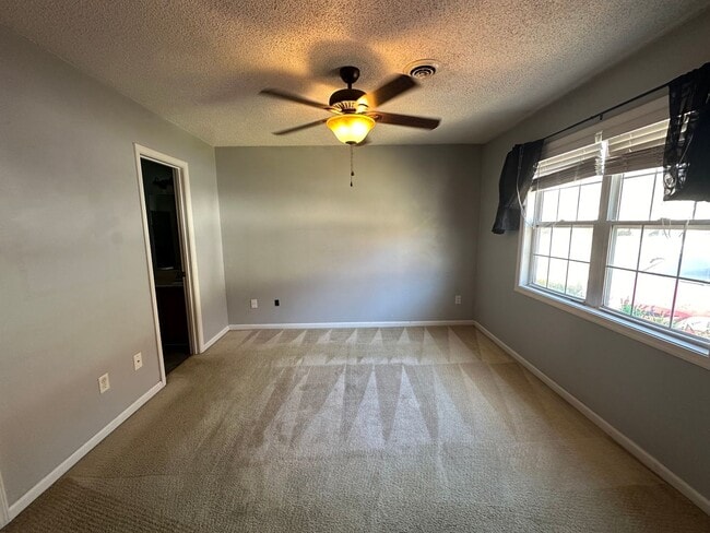 Building Photo - Welcome to your Northside Nook