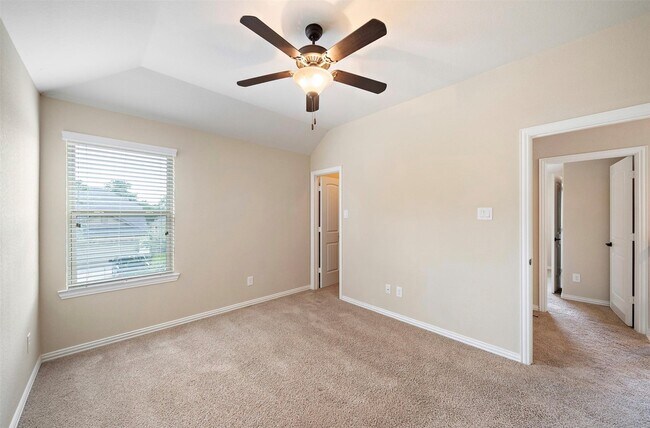 Building Photo - 2 Painted Post Pl