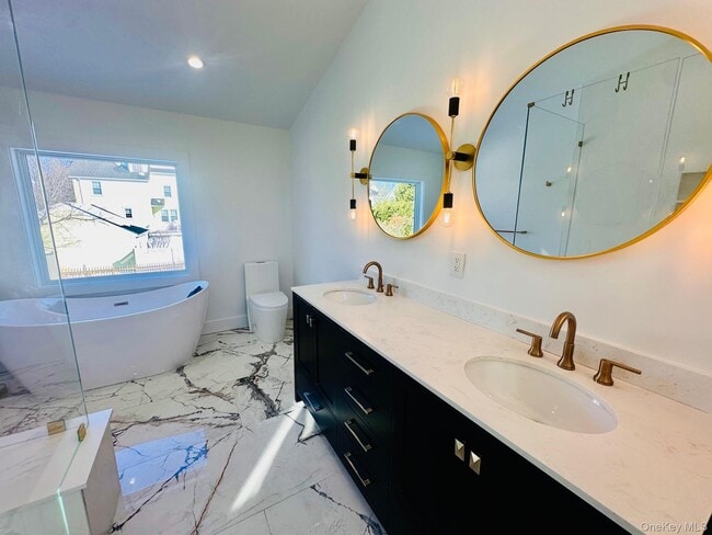 Building Photo - 11 W Glen Ave