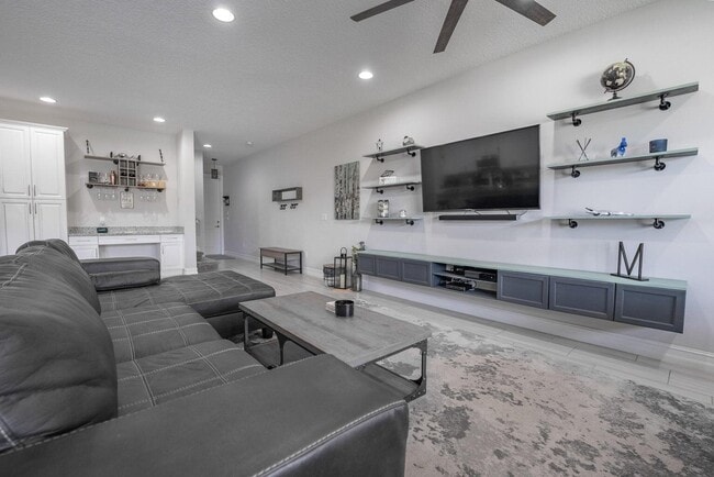 Building Photo - 11985 Park Central