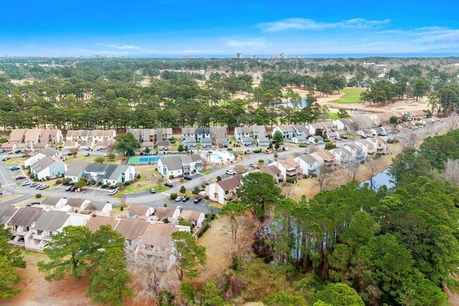 Building Photo - 4088 Fairway Lakes Dr