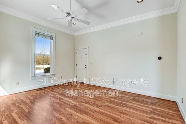 Building Photo - 8753 Signal Hill Rd