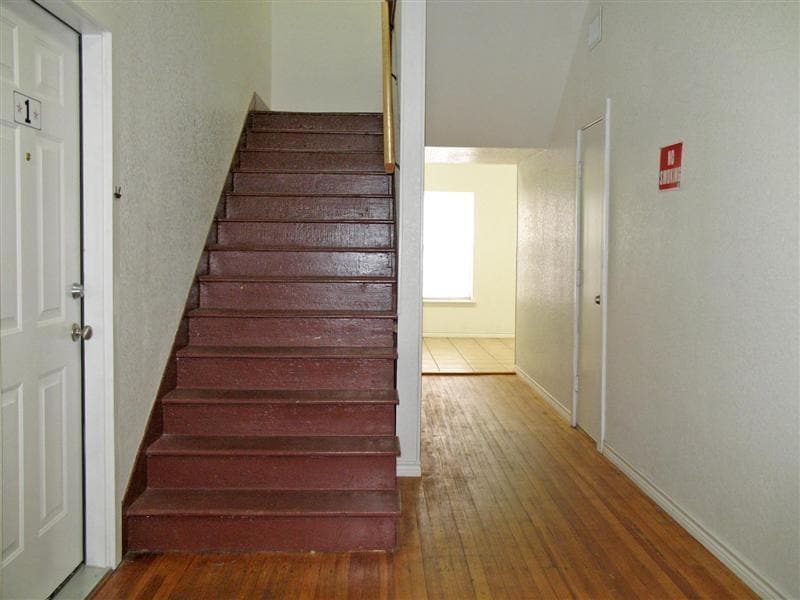 Building Photo - 940 W Tarleton St