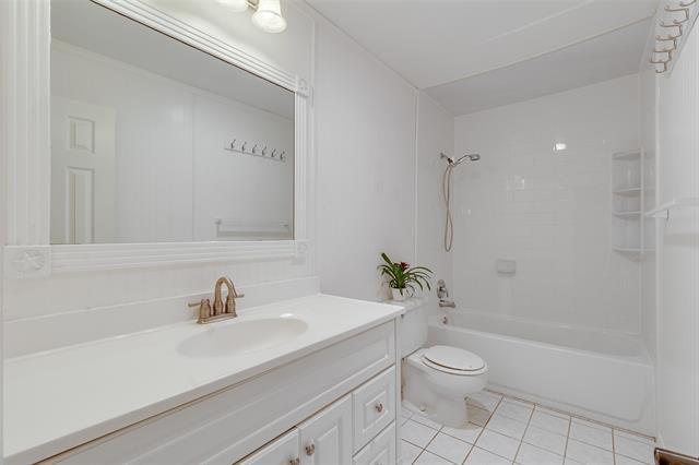 Building Photo - 1441 Everglades Dr