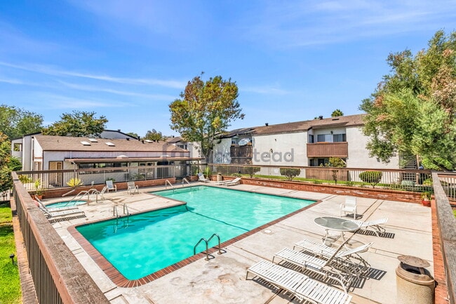 Building Photo - 8075 Caminito de Pizza