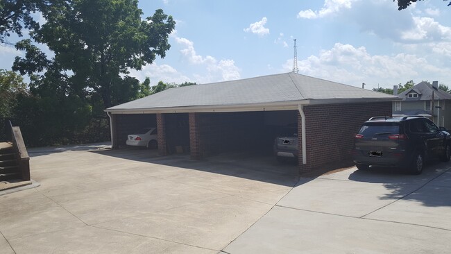 Building Photo - 116 S Marshall St