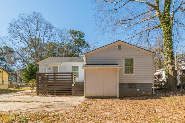 Building Photo - 1136 Wyland Dr SW