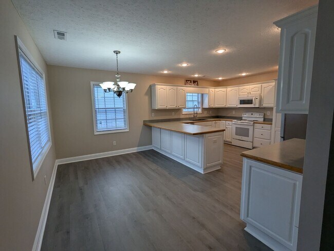 Building Photo - Beautiful home in Creekside Village