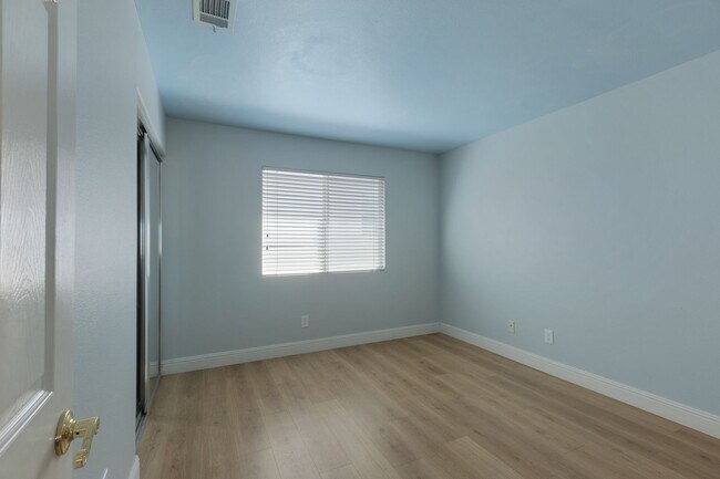 Building Photo - 26523 Starling Ct