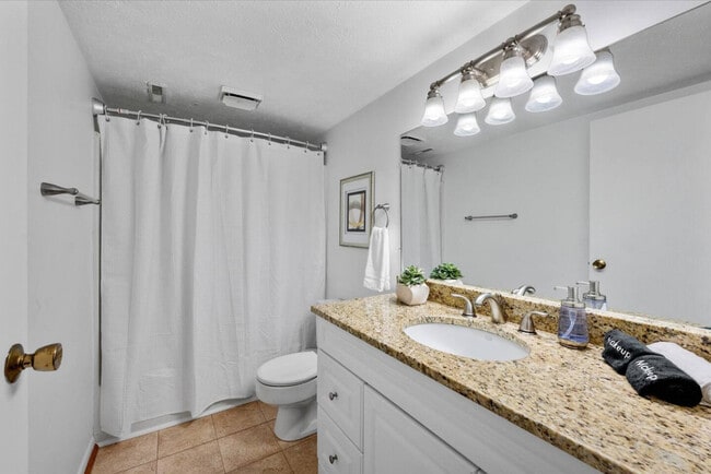 Building Photo - 964 Pavilion St