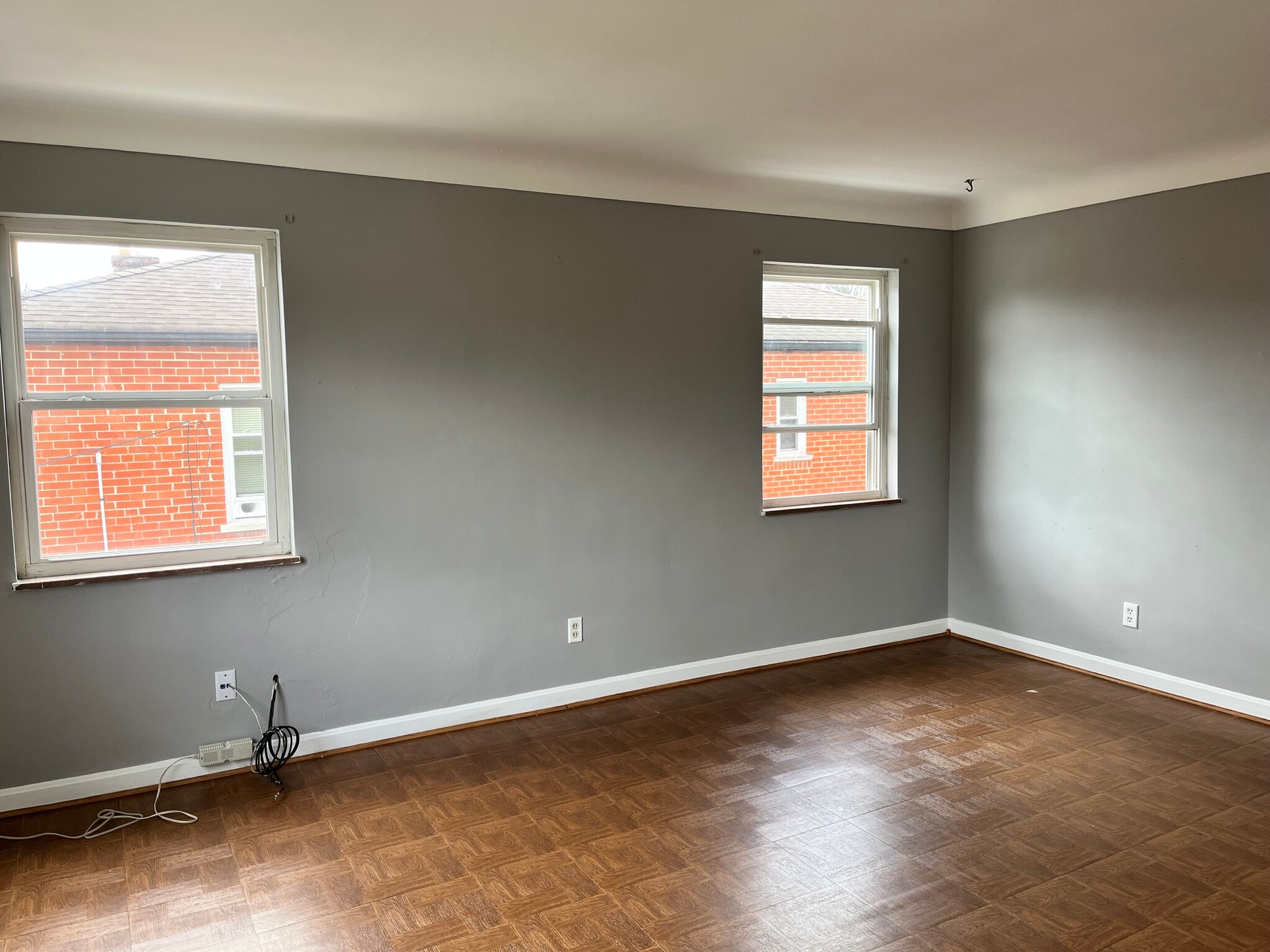 Building Photo - 3085 Glenmore Ave