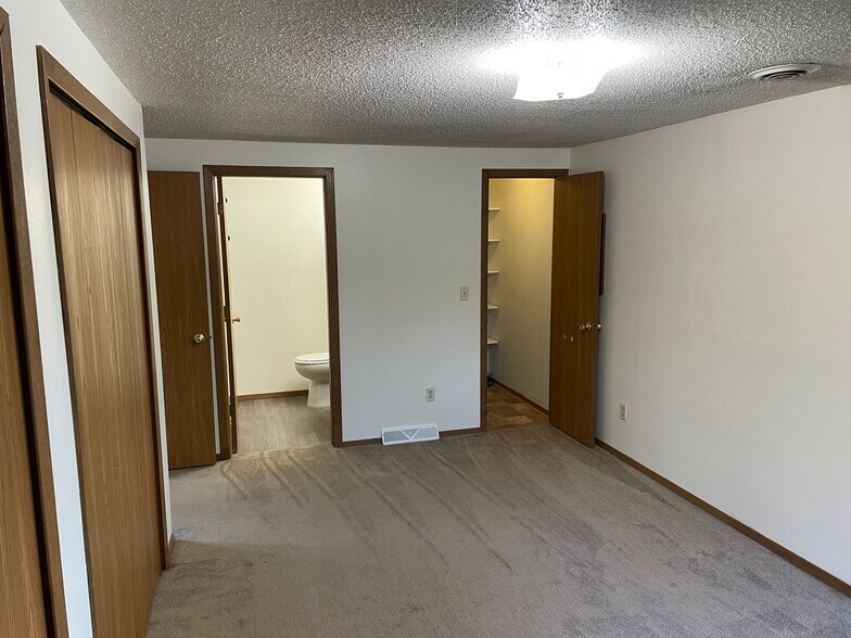 Building Photo - 522 Grand Ave