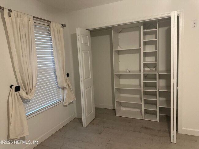 Building Photo - 7335 Floral Ridge Dr