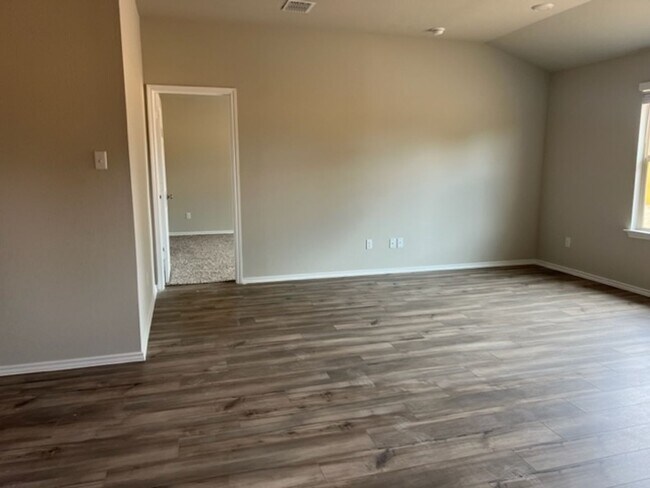 Building Photo - 6917 Guadalupe Rd