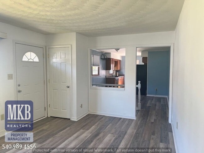 Building Photo - 4 Bedroom 2 Bath in Monterey Neighborhood