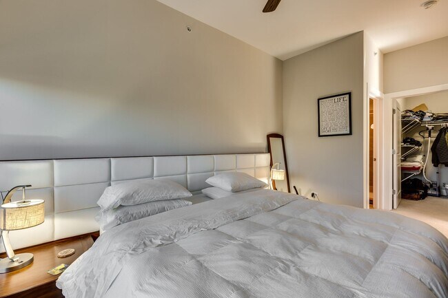 Building Photo - 525 Kedzie St