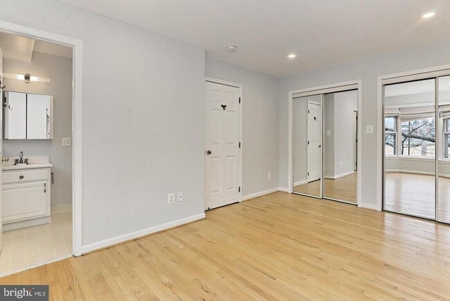 Building Photo - 1024 N Monroe St