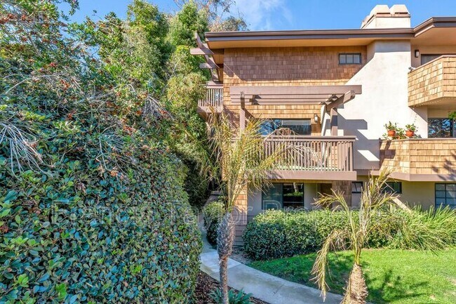 Building Photo - 8840 Villa La Jolla Dr