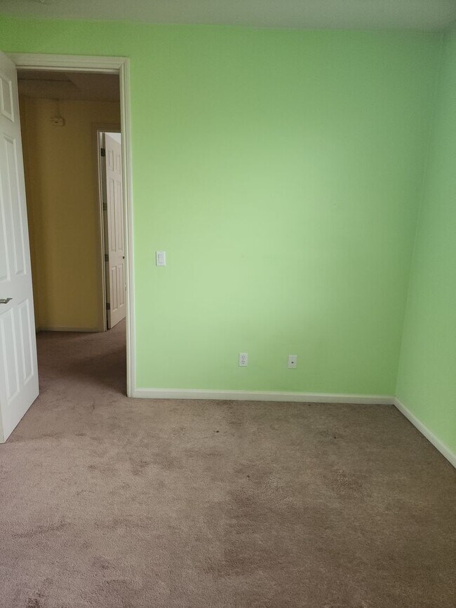 Building Photo - 5 Bedroom 3 Bathroom with 3 car Garage in the Sylvan School District